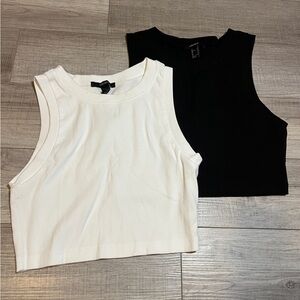 2-Pack Women’s Sleeveless Cropped Tops Black/White Size L Stretch Ribbed Layer